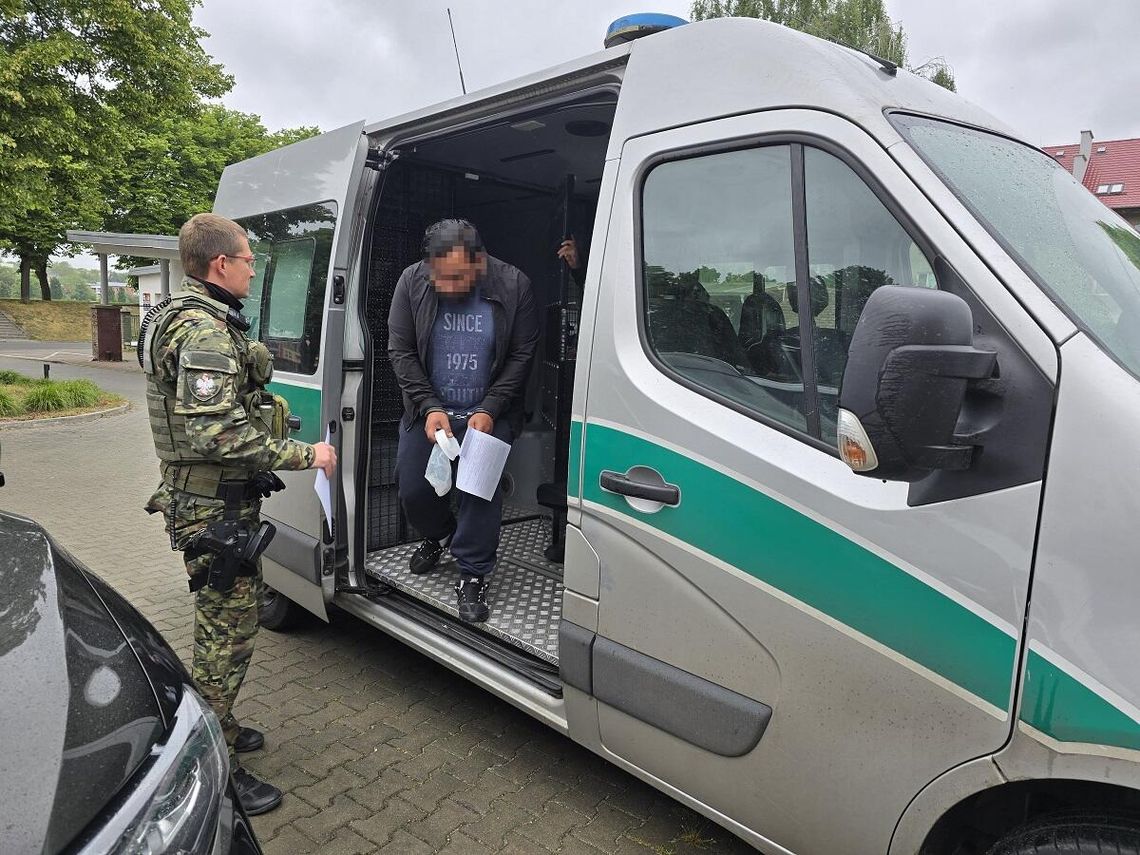 Pięciu Gruzinów zawróconych po wylądowaniu w Polsce. Nie potrafili wytłumaczyć, co chcą robić w naszym kraju