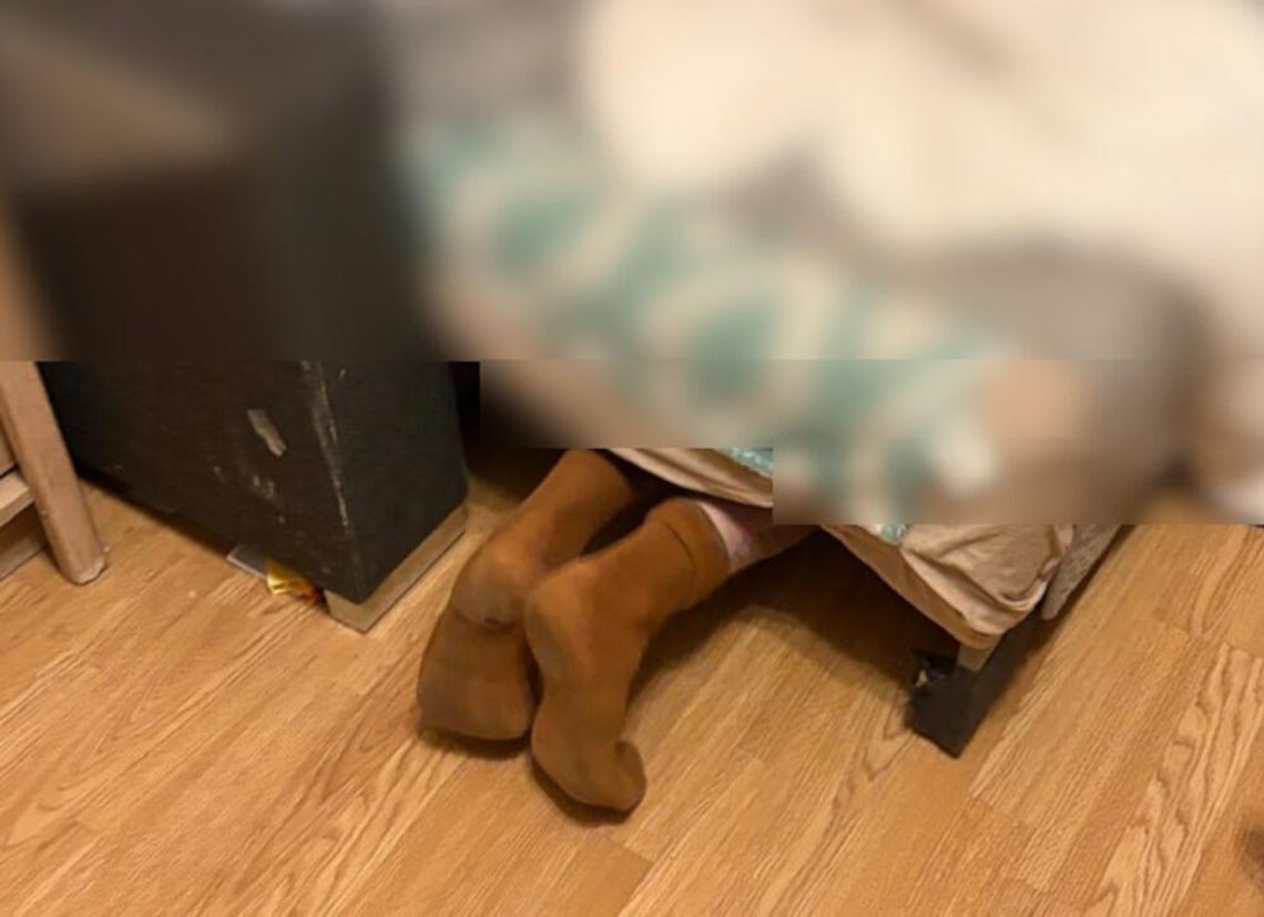 Pies „sprzedał” właściciela. Kryminalni znaleźli poszukiwanego 44-latka pod łóżkiem Pies „sprzedał” właściciela. Kryminalni znaleźli poszukiwanego 44-latka pod łóżkiem