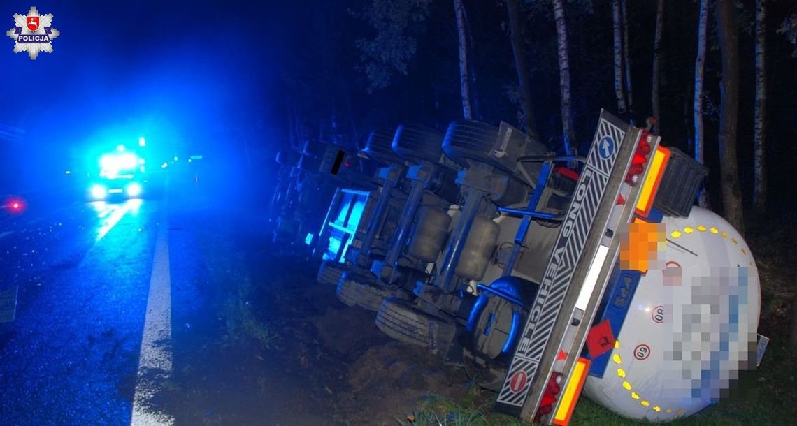 Pieszy śmiertelnie potrącony przez cysternę. Po wypadku pojazd wpadł do rowu