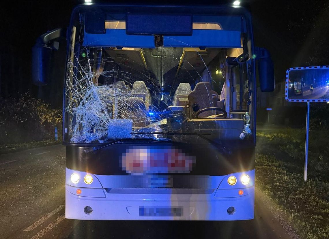 Pieszy zginął pod kołami autobusu. Tragiczny wypadek w Stoczku Łukowskim Pieszy zginął pod kołami autobusu. Tragiczny wypadek w Stoczku Łukowskim