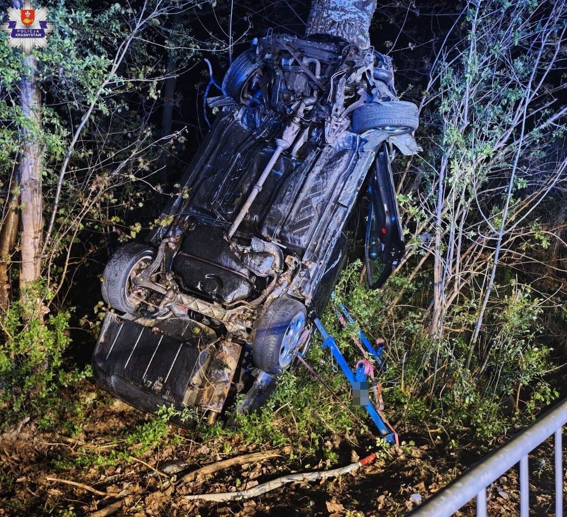 Pijacki rajd Alfy Romeo zakończony na drzewie. Kierowcę zabrał śmigłowiec LPR
