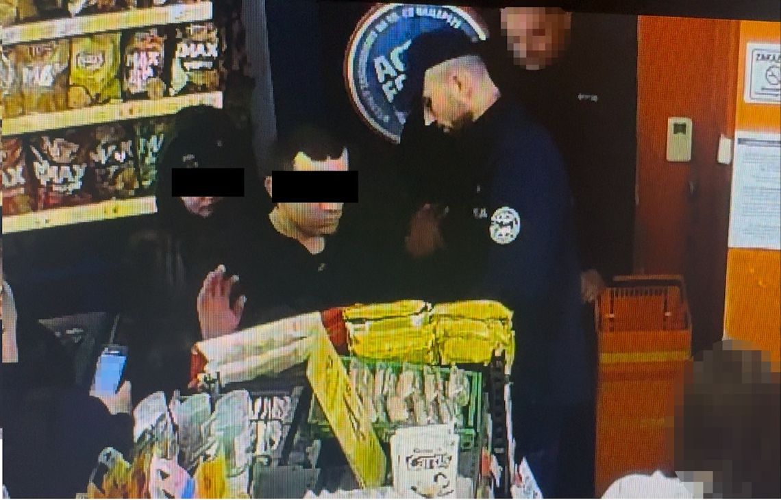 Pijacki szał po nieudanej kradzieży. 19-latka i 30-latek wyładowali furię na kasjerkach z Ukrainy Pijacki szał po nieudanej kradzieży. 19-latka i 30-latek wyładowali furię na kasjerkach z Ukrainy