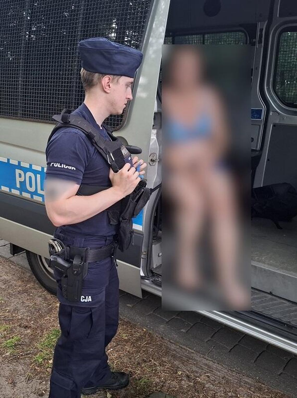 Pijana 16-latka zaczęła się topić w morzu. Na plaży była z rodziną swojego chłopaka. Matka wydmuchała 2,5 promila Pijana 16-latka zaczęła się topić w morzu. Na plaży była z rodziną swojego chłopaka. Matka wydmuchała 2,5 promila