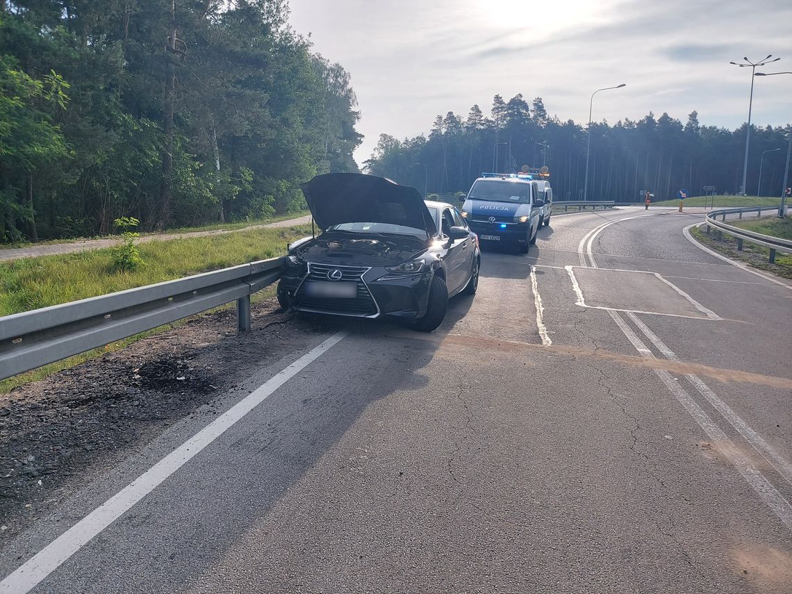 Pijana 29-latka wjechała w bariery energochłonne. Policjanci znaleźli przy niej narkotyki