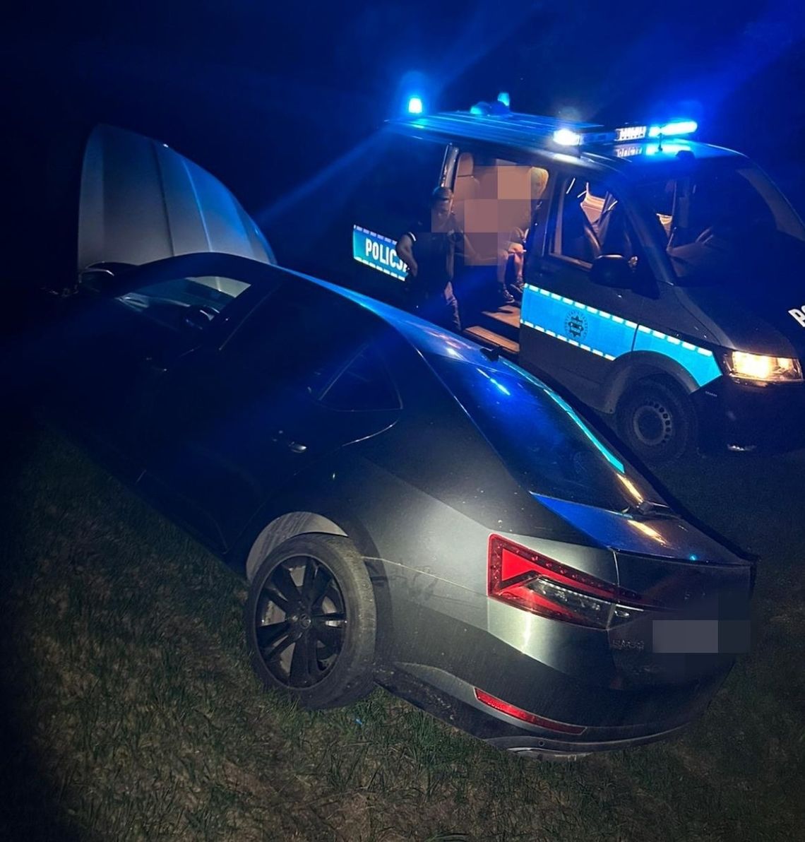 Pijana 39-latka wjechała autem na skarpę i utknęła. W samochodzie przewoziła 5-letniego synka