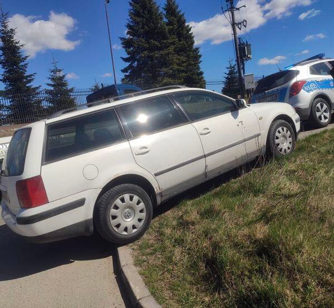 Pijana babcia zapakowała wnuka do Passata i ruszyła w trasę. Zderzyła się z BMW