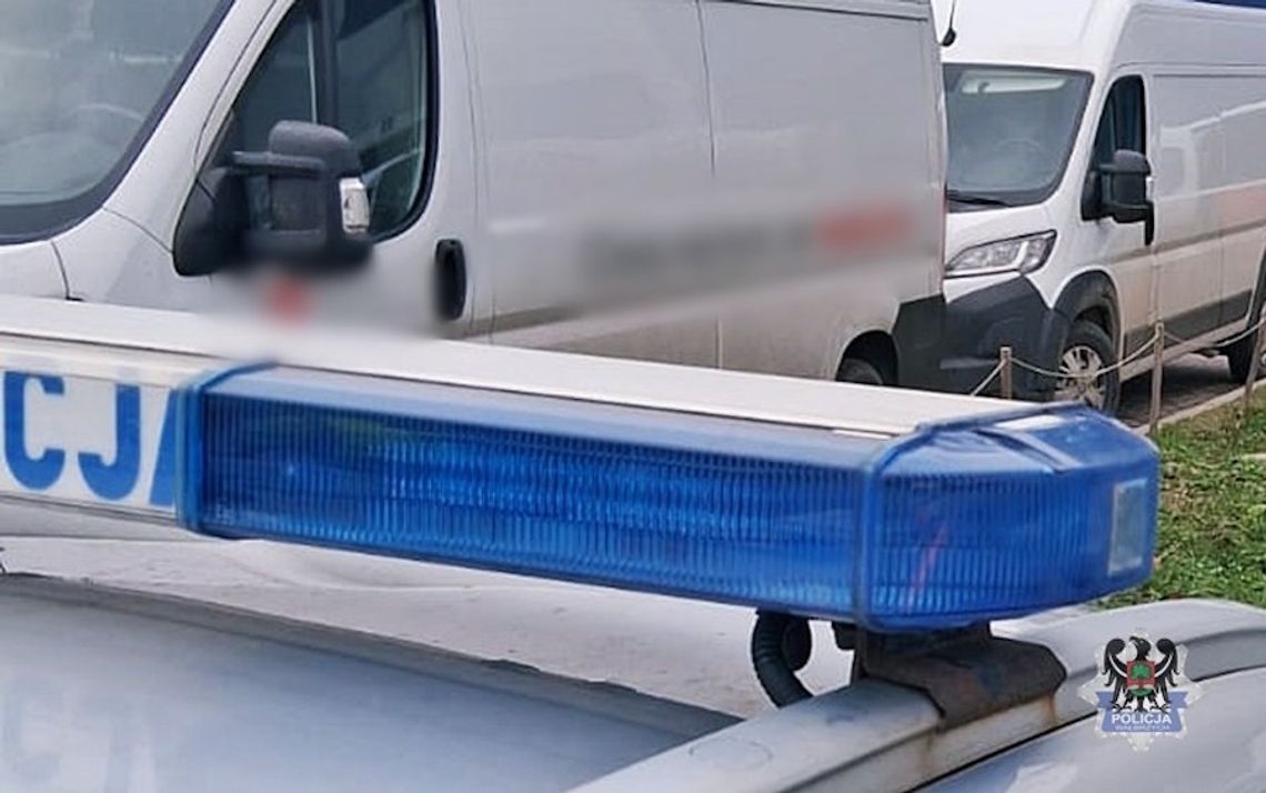 Pijana kobieta przyjechała dostawczakiem na załadunek. Pracownik firmy wezwał na miejsce policję