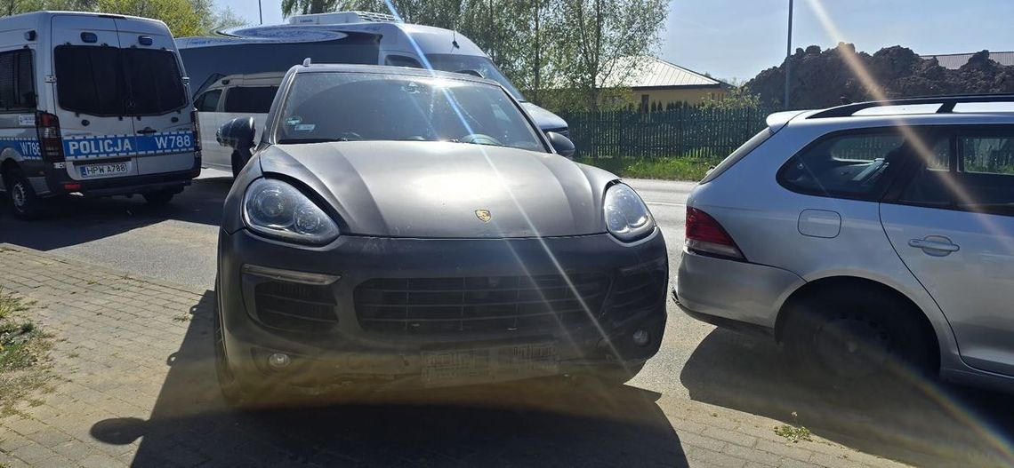 Pijana kobieta w porsche doprowadziła do zderzenia trzech aut. W środku dnia miała 2,3 promila!