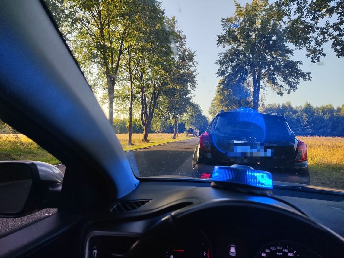 Pijana matka wracała z dziećmi znad jeziora. Kobieta wydmuchała ponad trzy promile