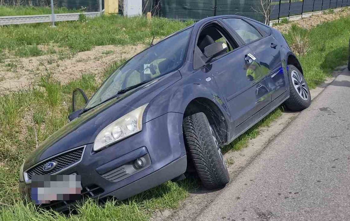 Pijani rodzice wjechali z dwulatkiem do rowu. Żadne nie chciało się przyznać do jazdy