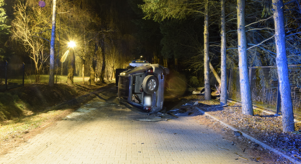 Pijany 19-latek groził dziewczynie i jej matce, uszkodził im auto, a potem spowodował dwie kolizje i próbował uciekać