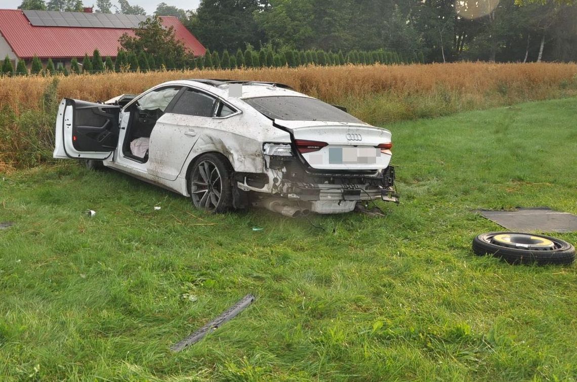 Pijany 19-latek podczas wyprzedzania zahaczył o inne auto, a potem wjechał w pieszego Pijany 19-latek podczas wyprzedzania zahaczył o inne auto, a potem wjechał w pieszego