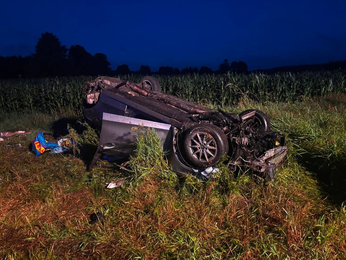 Pijany 21-latek dachował Audi. W samochodzie przewoził trzech nastolatków Pijany 21-latek dachował Audi. W samochodzie przewoził trzech nastolatków