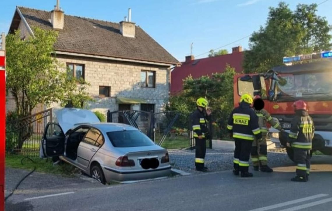 Pijany 24-latek rozbił BMW na ogrodzeniu. Kilka dni wcześniej stracił prawko za jazdę "pod wpływem"