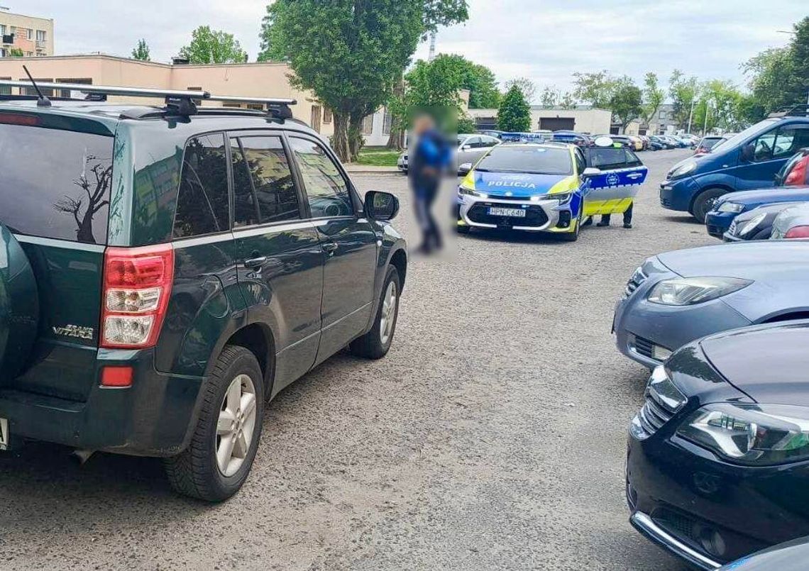 Pijany 26-latek stuknął podczas parkowania, więc pijany ojciec chciał mu pokazać, jak się to robi. Obaj trafili przed sąd