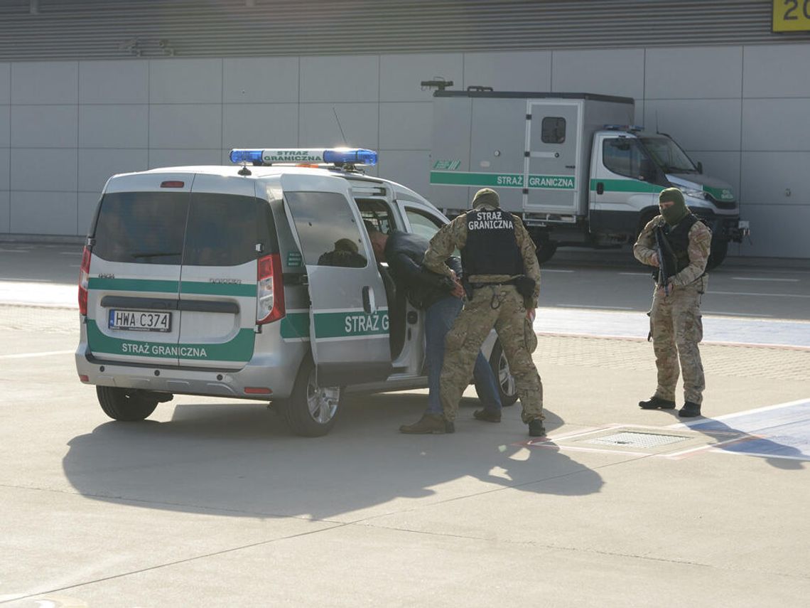 Pijany 30-latek dostał szału w samolocie. Podróż z Oslo zakończył w izbie wytrzeźwień