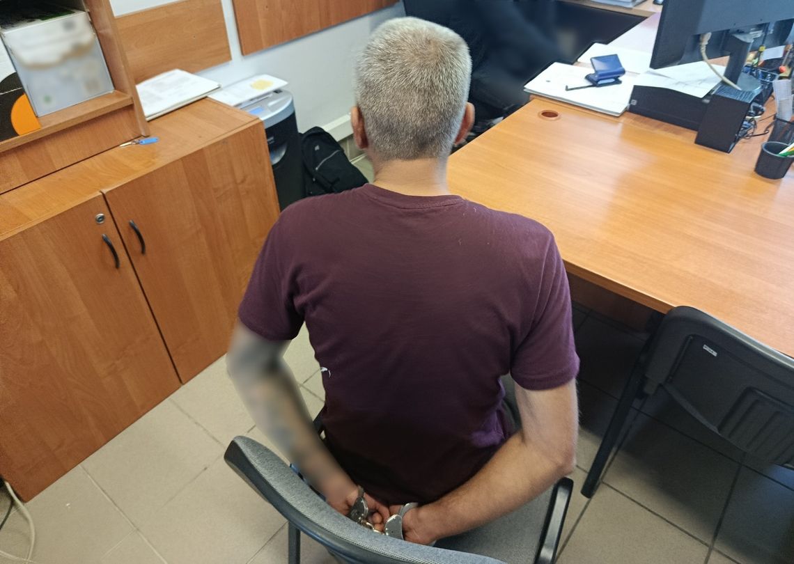 Pijany 35-latek pojechał autem kraść do sklepu. Rzucił się do ucieczki, ale zostawił kumpla w środku Pijany 35-latek pojechał autem kraść do sklepu. Rzucił się do ucieczki, ale zostawił kumpla w środku