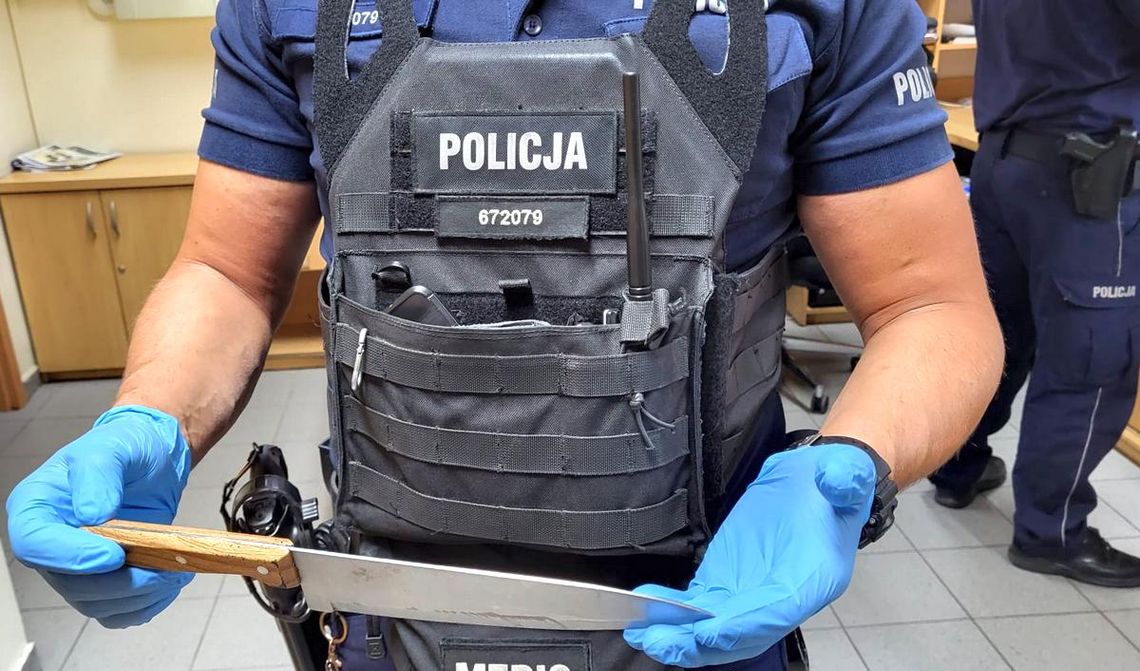 Pijany 40-latek zaatakował policjantów nożem. Miał ponad 3 promile we krwi Pijany 40-latek zaatakował policjantów nożem. Miał ponad 3 promile we krwi
