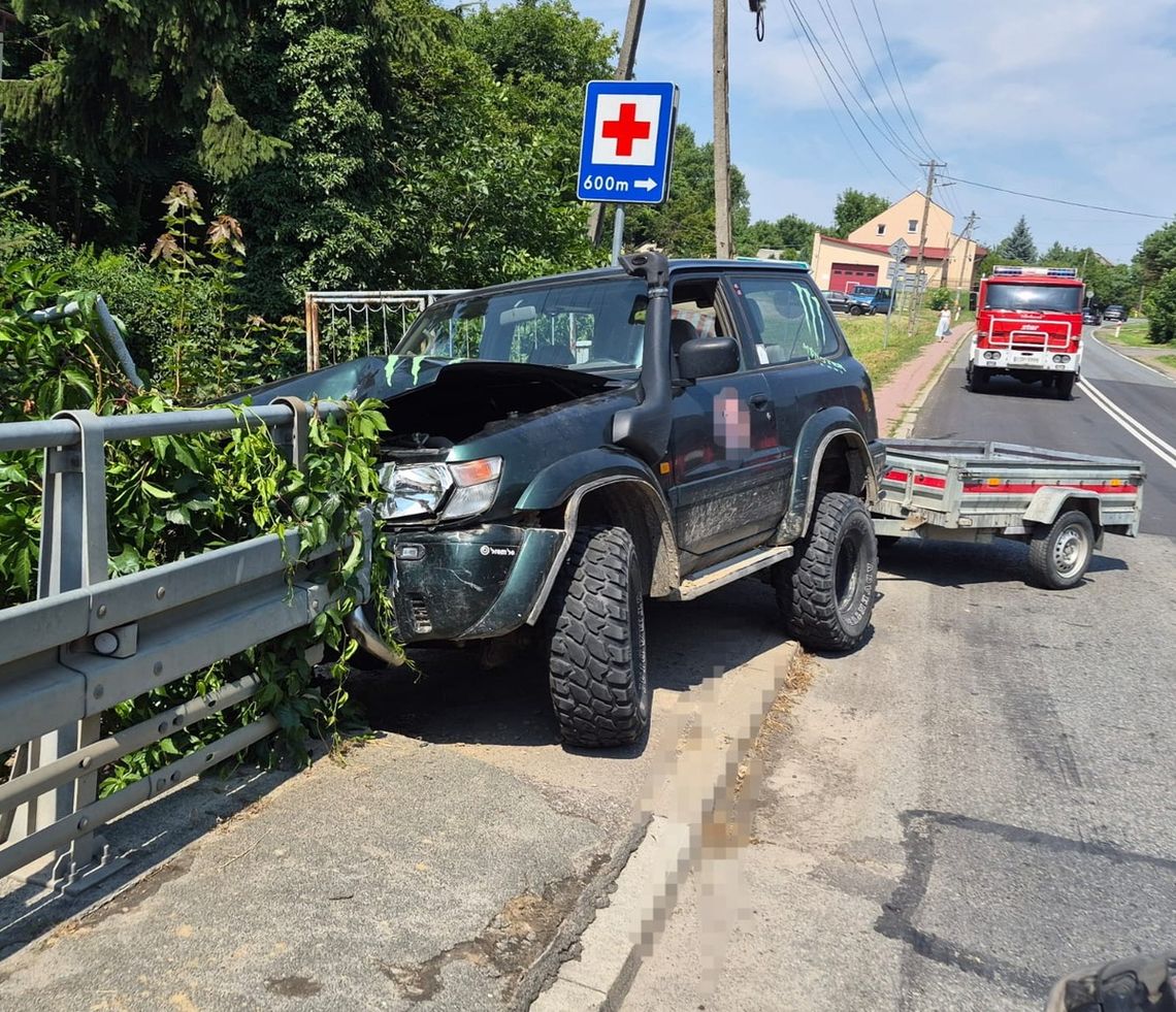Pijany 56-latek wjechał Patrolem w barierki na moście. Po wszystkim uciekł, zostawiając na miejscu pasażera Pijany 56-latek wjechał Patrolem w barierki na moście. Po wszystkim uciekł, zostawiając na miejscu pasażera