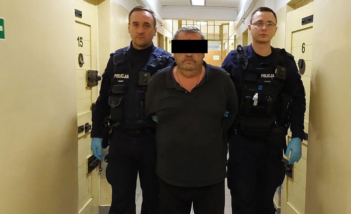 Pijany 60-latek wjechał do rowu, blokując drogę krajową. Po zatrzymaniu został wydalony do Ukrainy