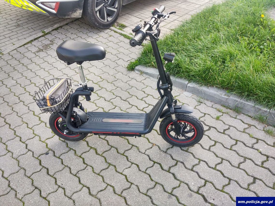 Pijany 66-latek jechał przez miasto na hulajnodze z siodełkiem. Takie pojazdy są w Polsce nielegalne