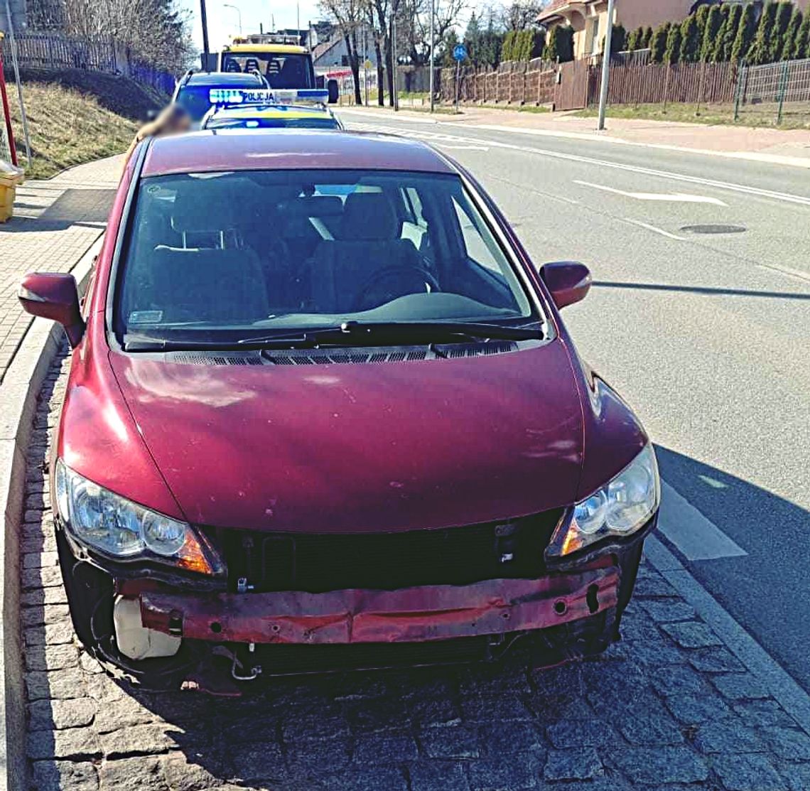 Pijany 73-latek jechał z wnuczką autem bez zderzaka. Chwilę wcześniej odebrał ją ze szkoły