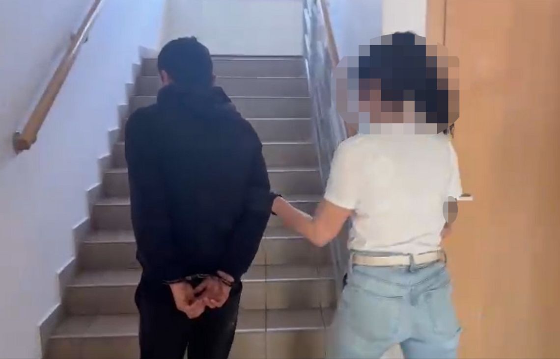 Pijany Gruzin urządził rajd ulicami Warszawy. Zabarykadował się w aucie i uderzał głową w szybę