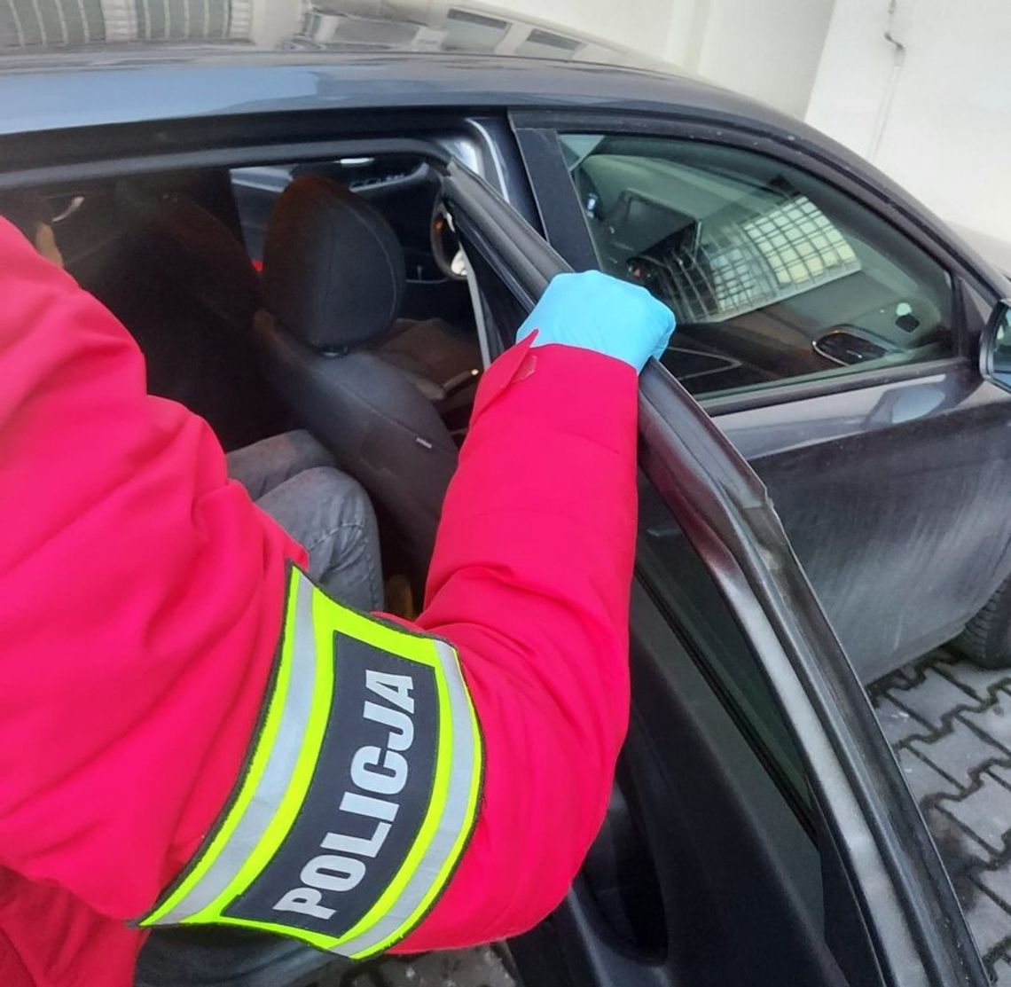 Pijany Gruzin zaczepiał sąsiadów i ich atakował. Po interwencji będzie musiał wyjechać z Polski Pijany Gruzin zaczepiał sąsiadów i ich atakował. Po interwencji będzie musiał wyjechać z Polski