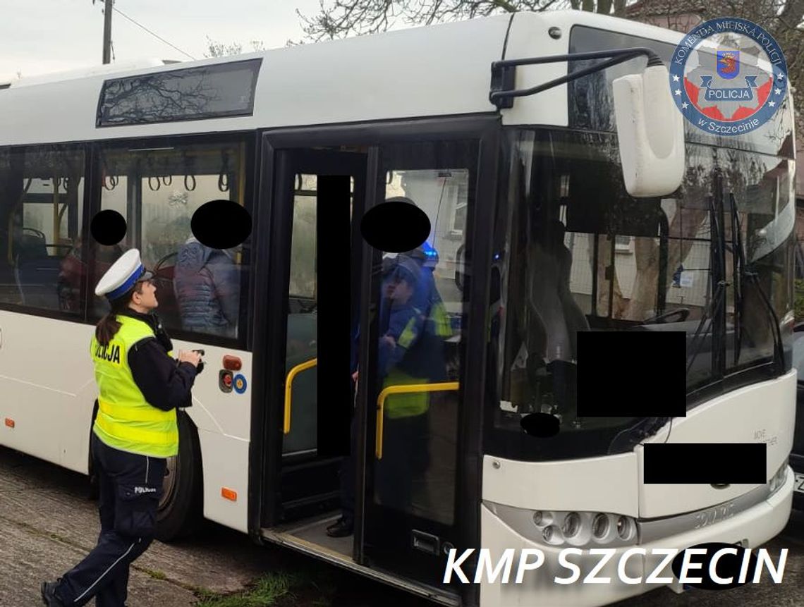 Pijany kierowca autobusu wiózł ludzi do pracy. Zasnął podczas policyjnej kontroli