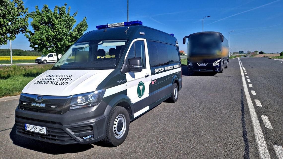 Pijany kierowca autokaru zatrzymany na autostradzie. Wiózł dzieci na wycieczkę szkolną