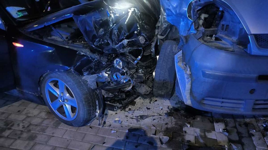 Pijany kierowca BMW rozbił trzy auta. Po zatrzymaniu odgrażał się policjantom Pijany kierowca BMW rozbił trzy auta. Po zatrzymaniu odgrażał się policjantom