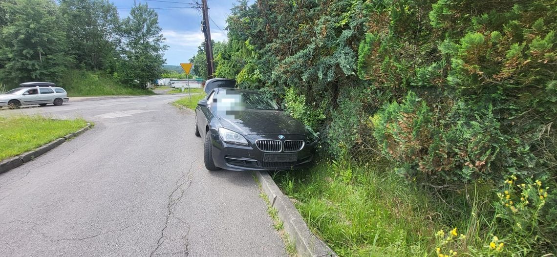 Pijany kierowca BMW staranował toyotę i uciekał pieszo. Zatrzymali go bohaterscy świadkowie Pijany kierowca BMW staranował toyotę i uciekał pieszo. Zatrzymali go bohaterscy świadkowie