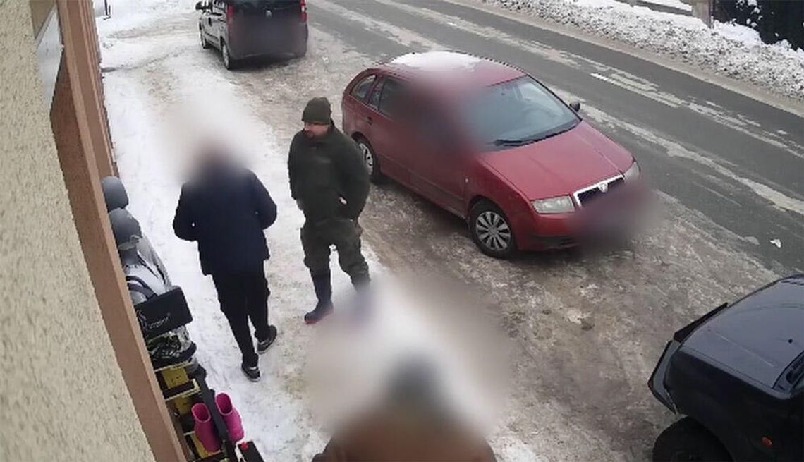 Pijany kierowca był bardzo niezadowolony, że dzielnicowy złapał go pod sklepem. Próbował się wyrwać i uciec