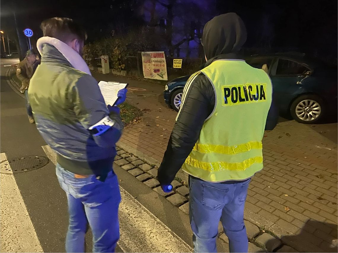 Pijany kierowca dachował BMW na chodniku. Potrącił sześcioro pieszych, jedna osoba zginęła [FOTO]