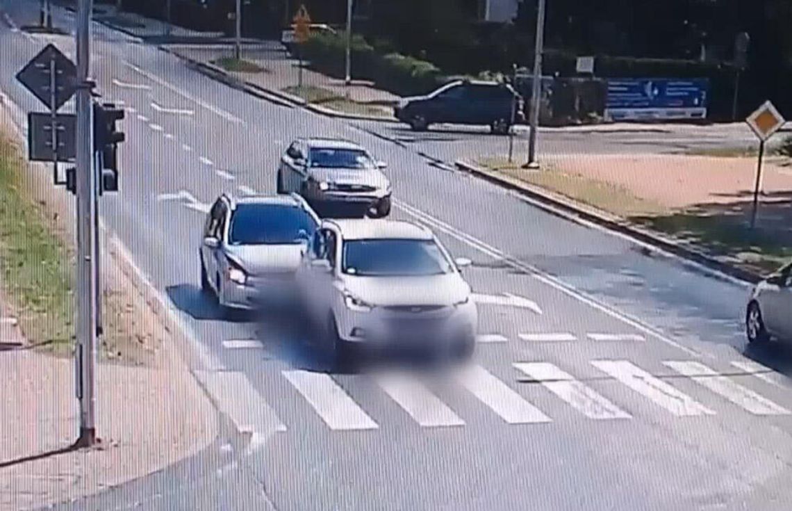 Pijany kierowca nie zauważył, że samochód przed nim hamuje i najechał mu na tył. Sprawca miał 1,5 promila