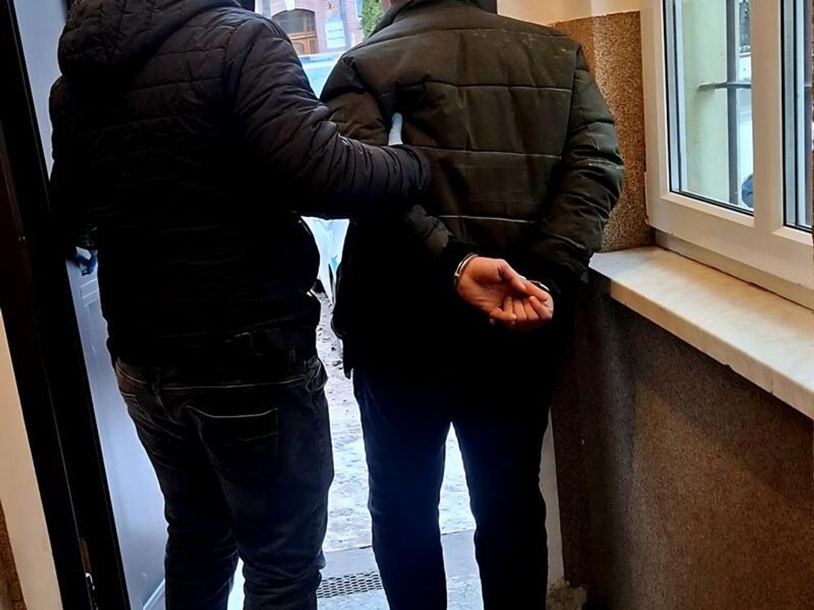 Pijany kierowca o 4 rano przyjechał na myjnię. Ledwo stał na nogach, świadek wezwał policję