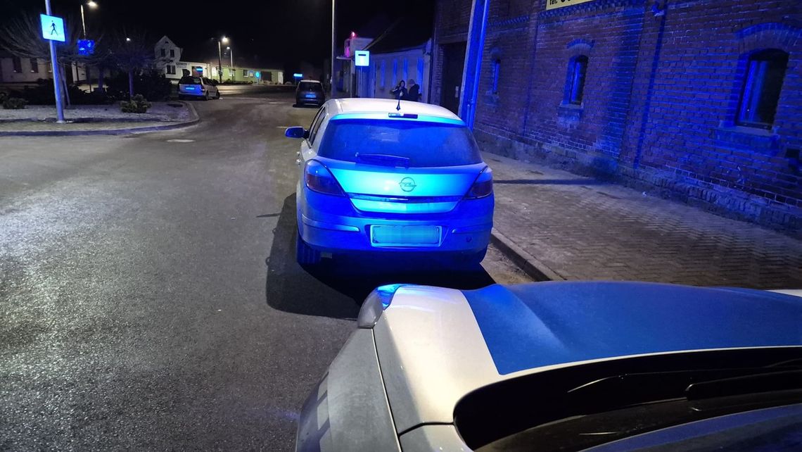 Pijany kierowca przeskoczył na fotel pasażera i twierdził, że prowadził jego niewidzialny kolega