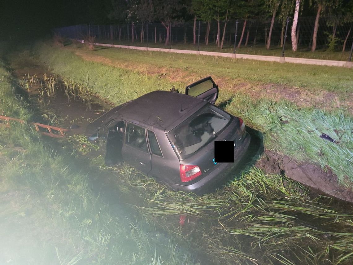 Pijany kierowca skosił latarnię i wpadł do rowu. Próbował uciec, ale zatrzymali go świadkowie zdarzenia