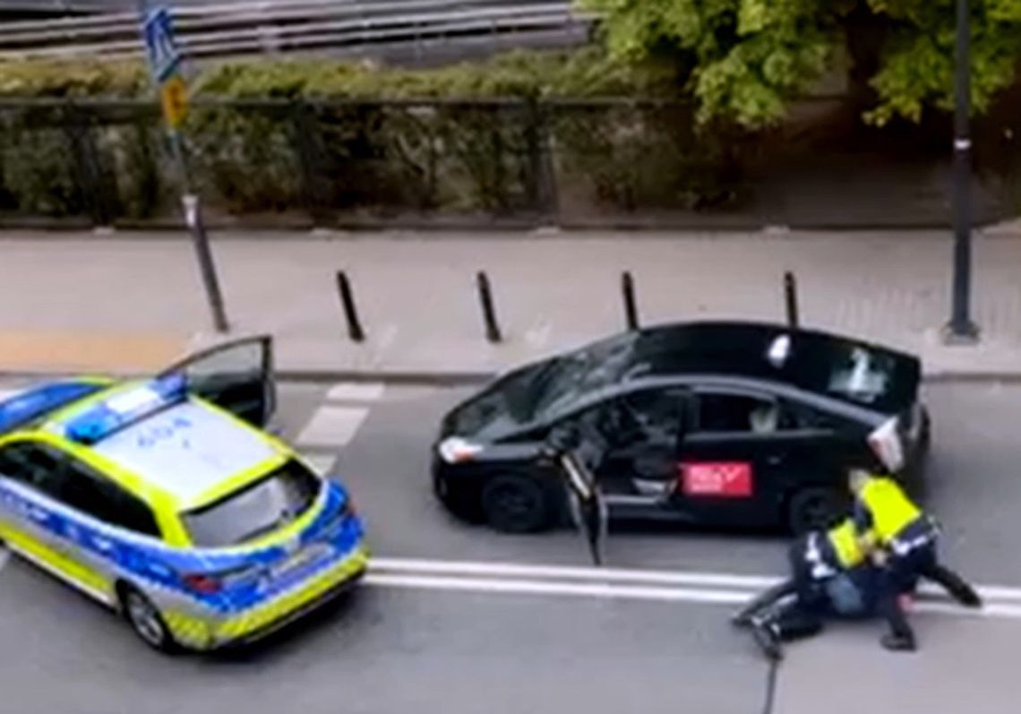 Pijany kierowca uciekał przed policją. Pasażerowie błagali go, żeby się zatrzymał, ale nie słuchał