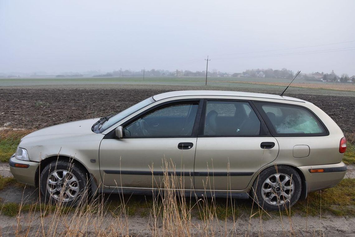 Pijany kierowca volvo uciekał policji. Porzucił auto i wbiegł w pole kukurydzy Pijany kierowca volvo uciekał policji. Porzucił auto i wbiegł w pole kukurydzy
