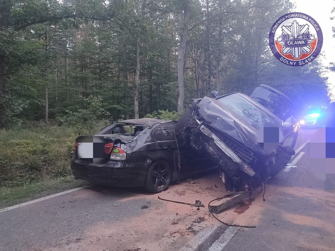 Pijany kierowca wjechał do rowu, audi kilka razy obróciło się i wpadło w wyprzedzane wcześniej BMW