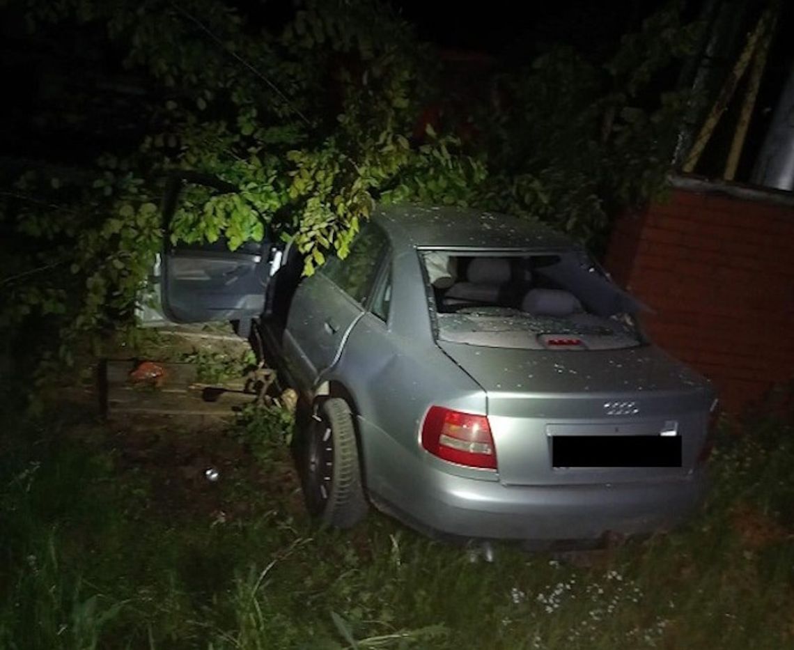 Pijany kierowca wjechał w wóz Straży Granicznej. Próbował uciec, a potem kopał funkcjonariuszy