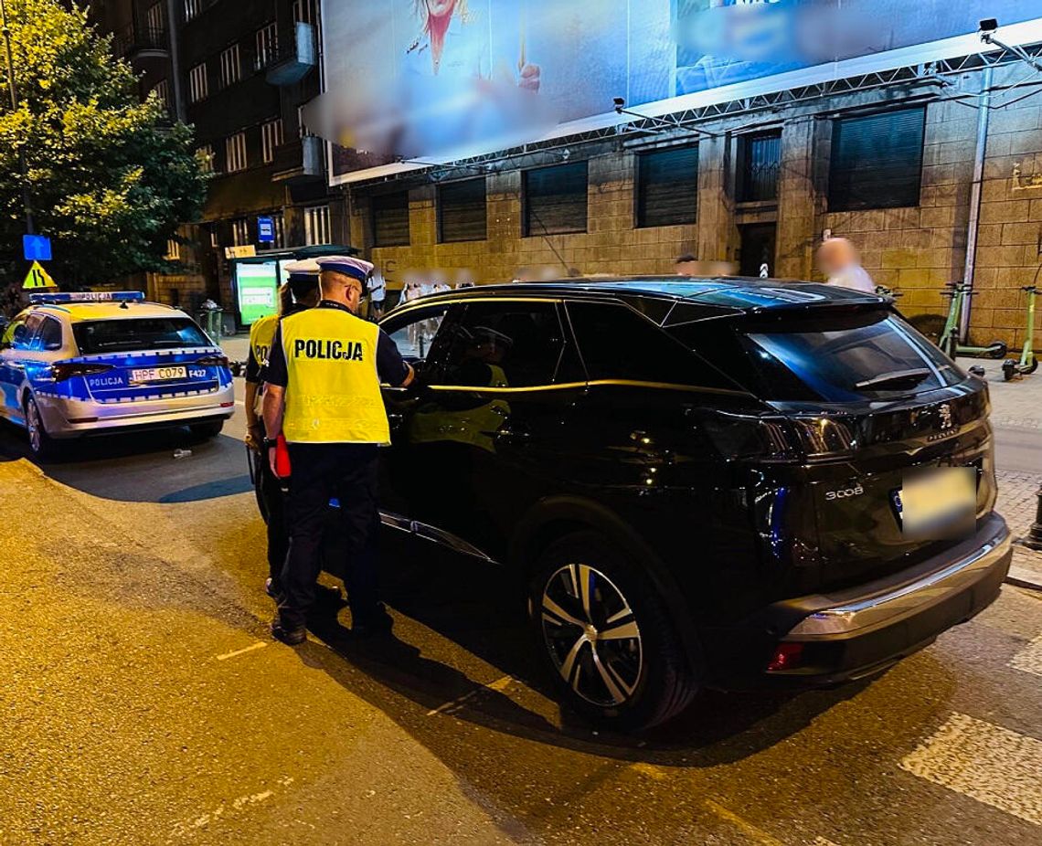 Pijany kierowca zapytał policjantów na festiwalu muzycznym, czy może wjechać autem pod scenę