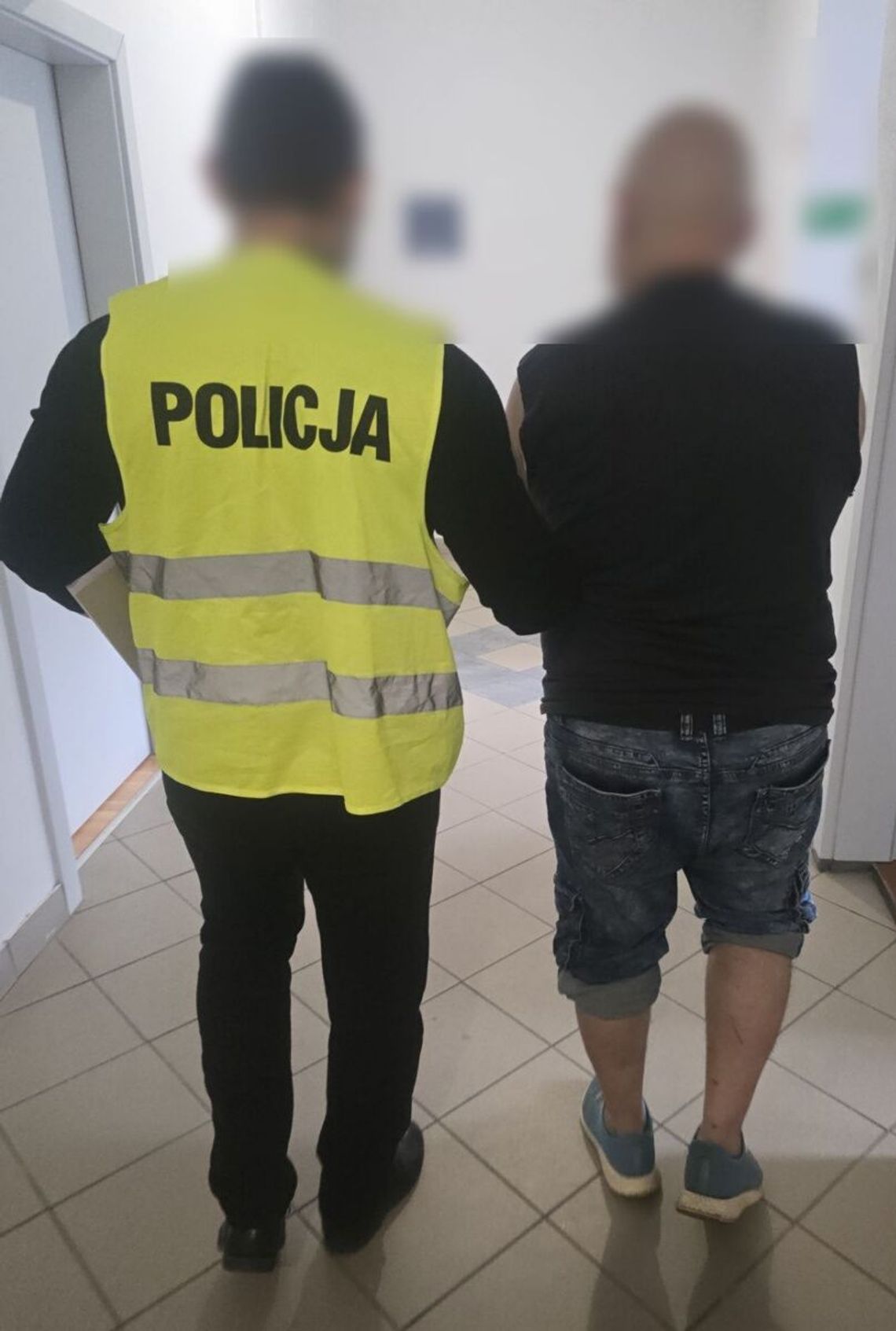 Pijany mężczyzna pchnął rowerzystkę na ruchliwą jezdnię, uratował ją refleks kierowcy Pijany mężczyzna pchnął rowerzystkę na ruchliwą jezdnię, uratował ją refleks kierowcy