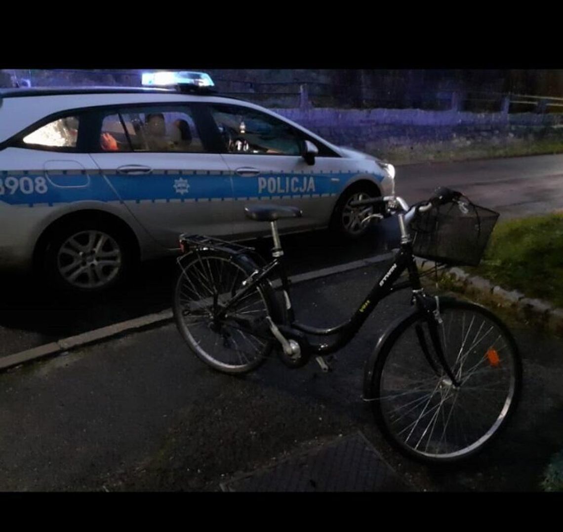 Pijany mężczyzna w środku nocy jechał rowerem na komisariat. Chciał zgłosić się na dozór