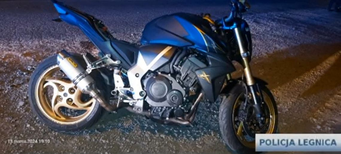 Pijany motocyklista spowodował wypadek. Kilkadziesiąt razy zmieniał wersję co do tego, skąd wziął hondę