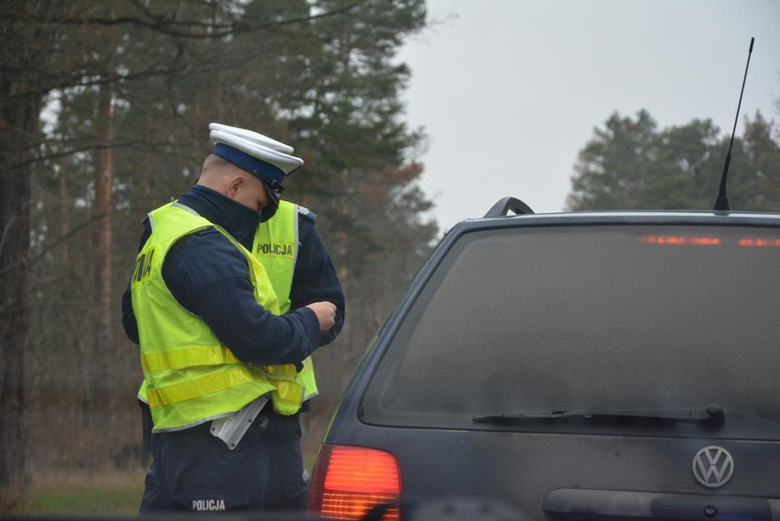 Pijany nie zauważył, że przejechał człowieka. Odholowali passata, wlokąc ciało po drodze