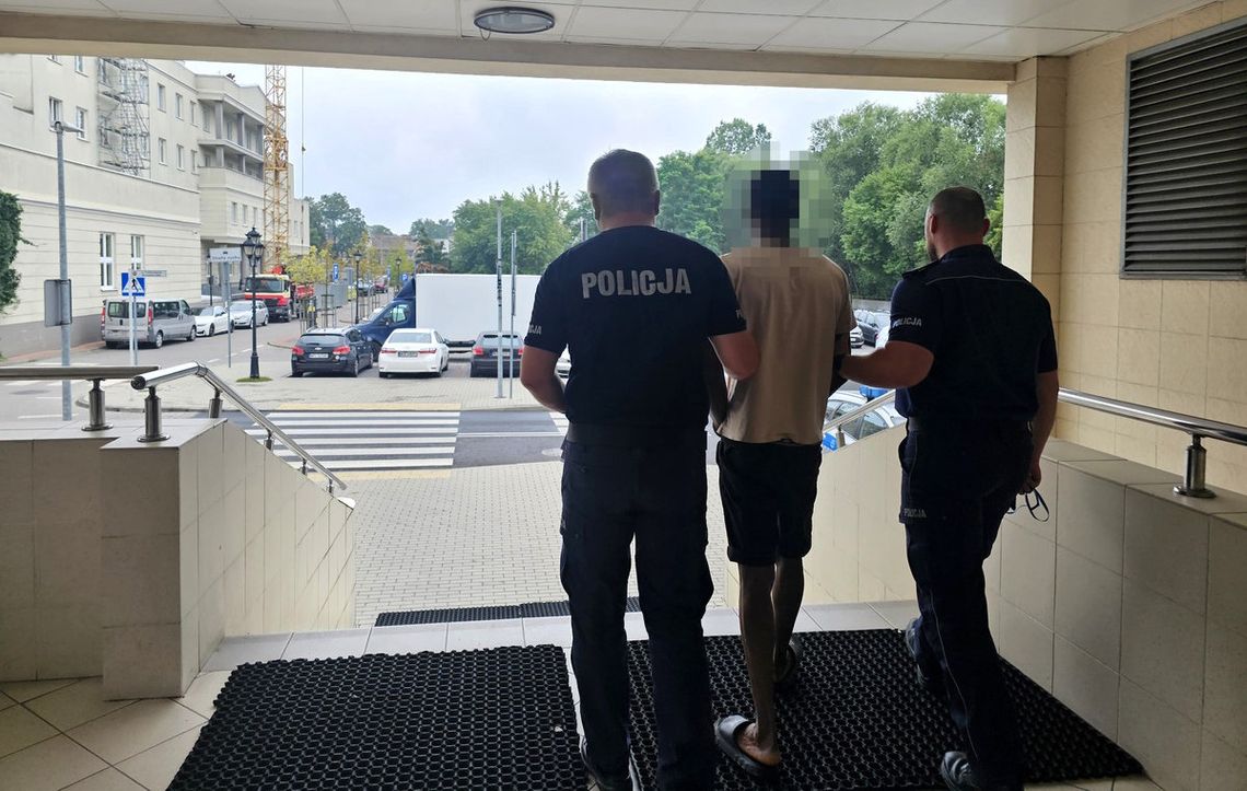 Pijany Nigeryjczyk bez prawa jazdy spowodował kolizję. Okazało się, że przebywa w Polsce nielegalnie