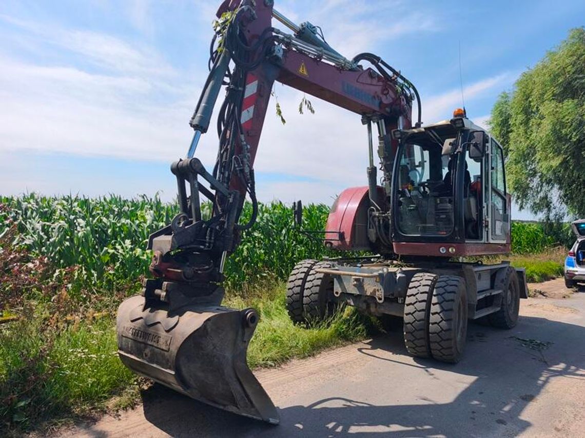Pijany operator koparki pracował na drodze. Miał ponad dwa promile alkoholu we krwi Pijany operator koparki pracował na drodze. Miał ponad dwa promile alkoholu we krwi