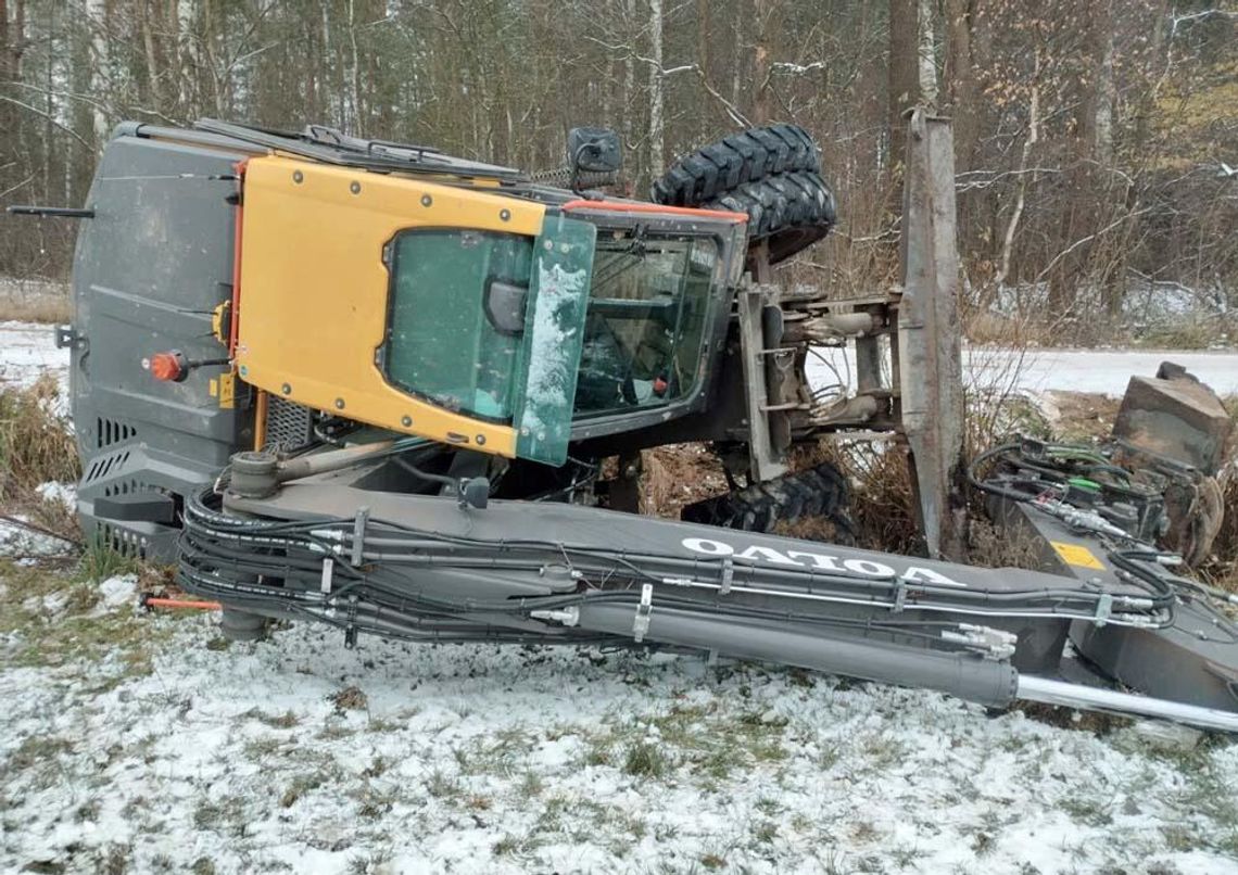 Pijany operator przewrócił koparkę. Gdy zobaczył, co narobił, w panice uciekł do lasu Pijany operator przewrócił koparkę. Gdy zobaczył, co narobił, w panice uciekł do lasu